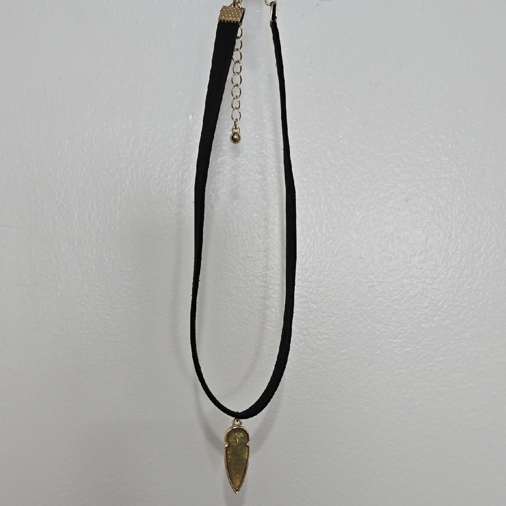 Elegant Black and Gold Pendant Necklace